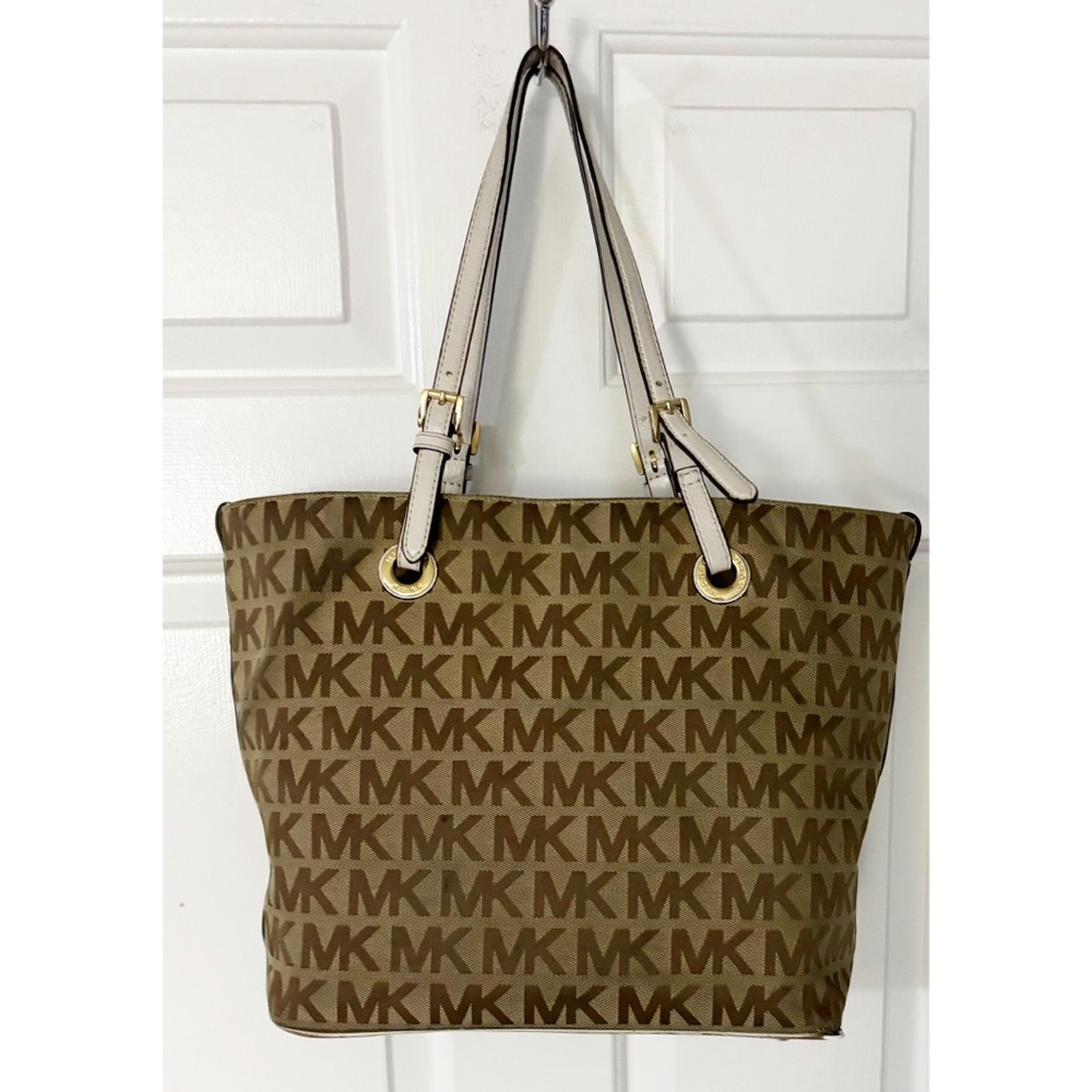 Michael Kors Large Size Purse/Bag,
Color - Tan/Brown